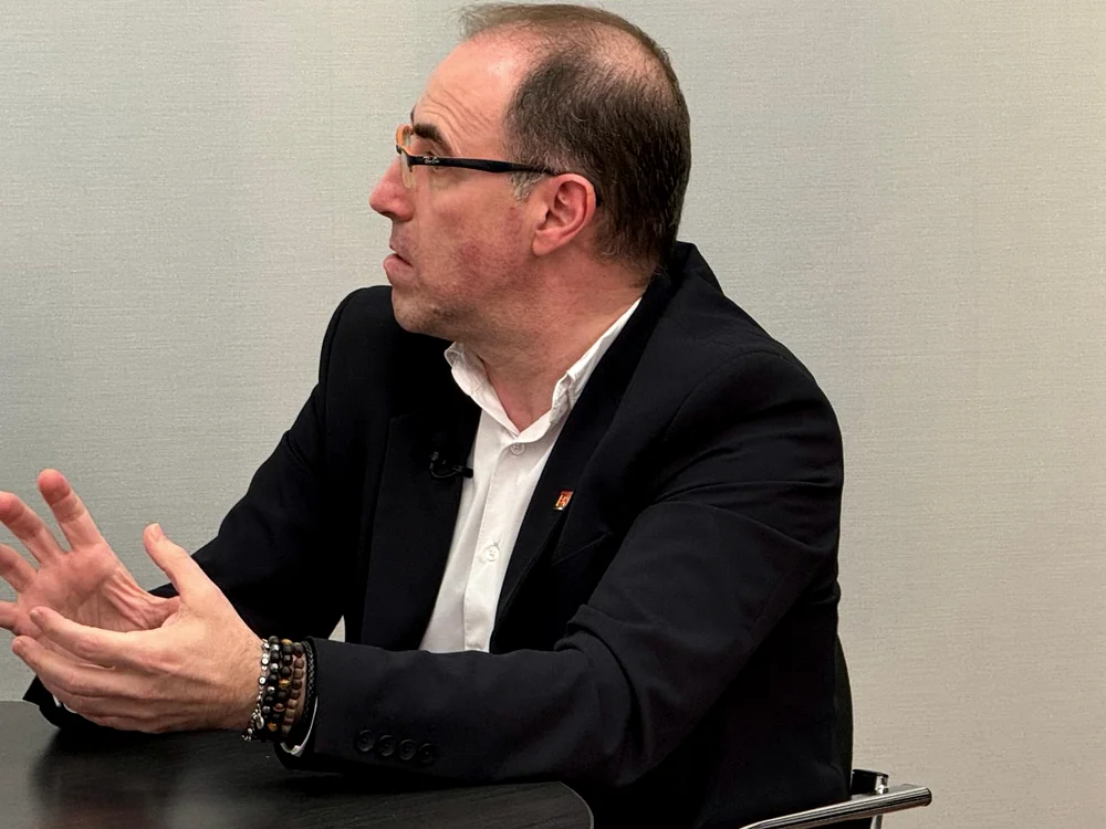 Josep Lorenzo durante una conversación de trabajo